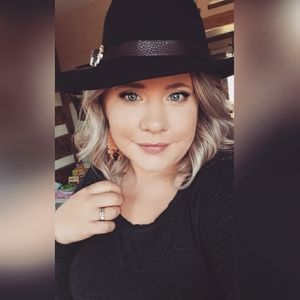 Meet your Posher, Katelyn